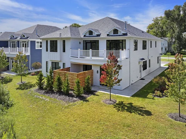 567 Mill St, Fontana, WI 53125