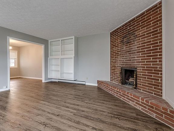 5th image of 11 Meadowlawn Dr Unit 19