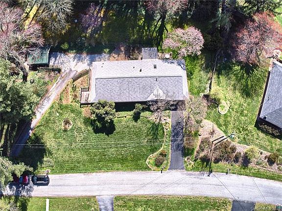 4th image of 127 Pinehurst Dr