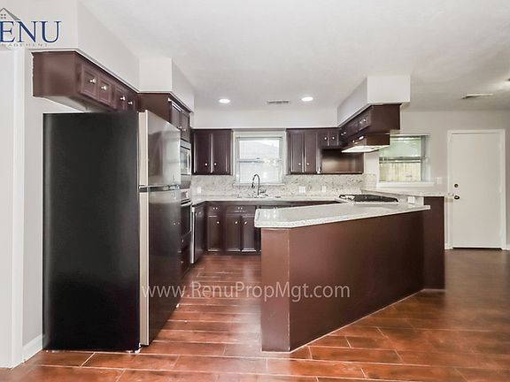 4th image of 1002 Avenue L