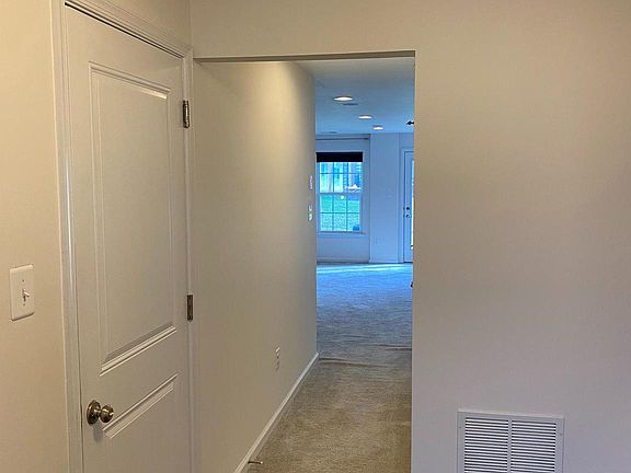 3rd image of 104 Chamomile Ct