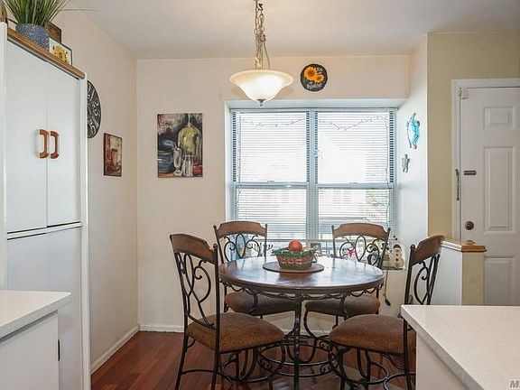 3rd image of 94 Leeward Ln