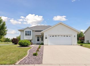101 La Costa Ln, Mankato, MN 56001