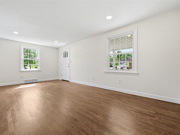 5th image of 621 Oberdick Dr