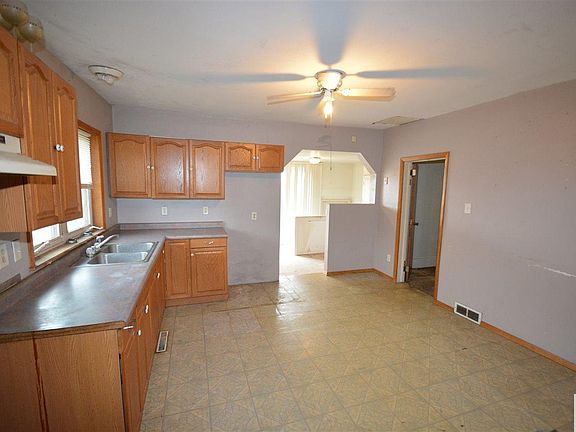 4th image of 5700 Lorraine Ave