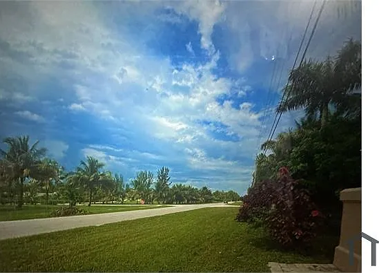 8698 Banyan Blvd — Photo 9