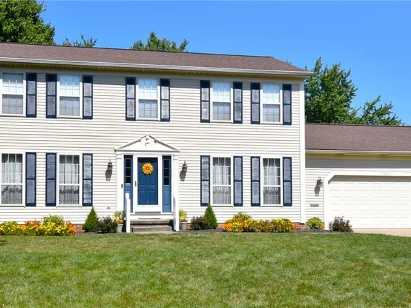 1271 Atterbury Dr, Macedonia, OH 44056