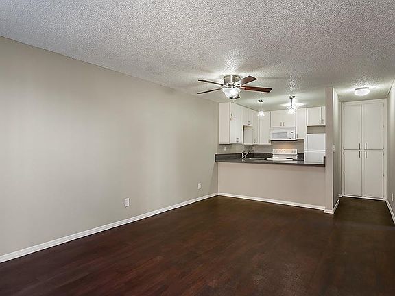 2nd image of 525 28th St APT 6