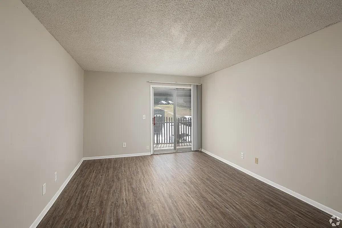 Hartford House Apartments — Photo 3