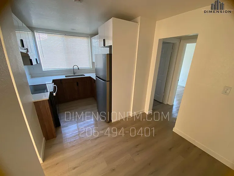 402 W 1st St — Photo 22
