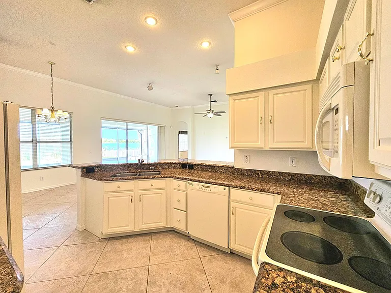 7209 Colonial Lake Dr — Photo 16