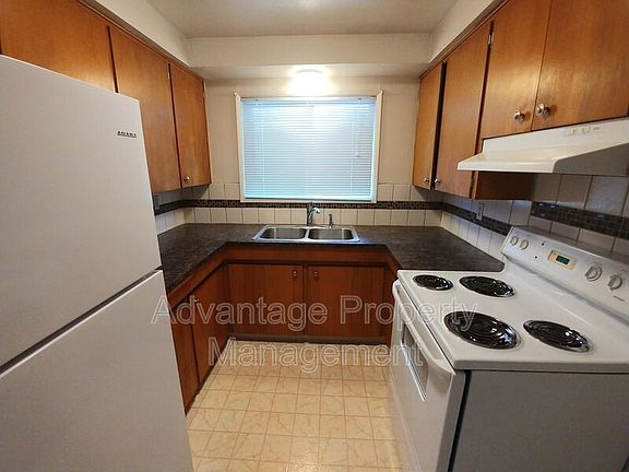 5th image of 339 Jackson St W APT 6