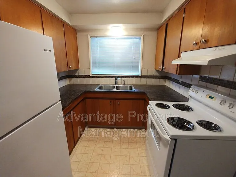 339 Jackson St W #6 — Photo 5