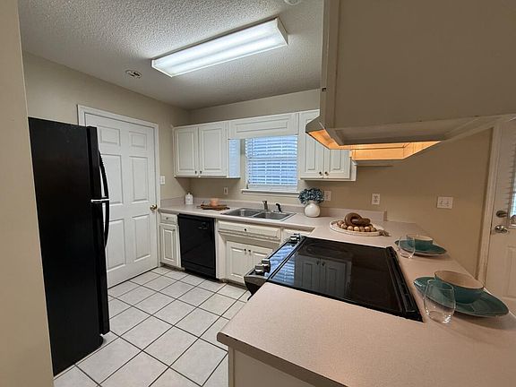 5th image of 3812 Pondside Cir