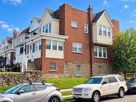 2nd image of 3500 Sheffield Ave