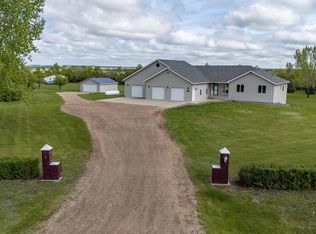 7400 Chestnut Dr, Bismarck, ND 58504