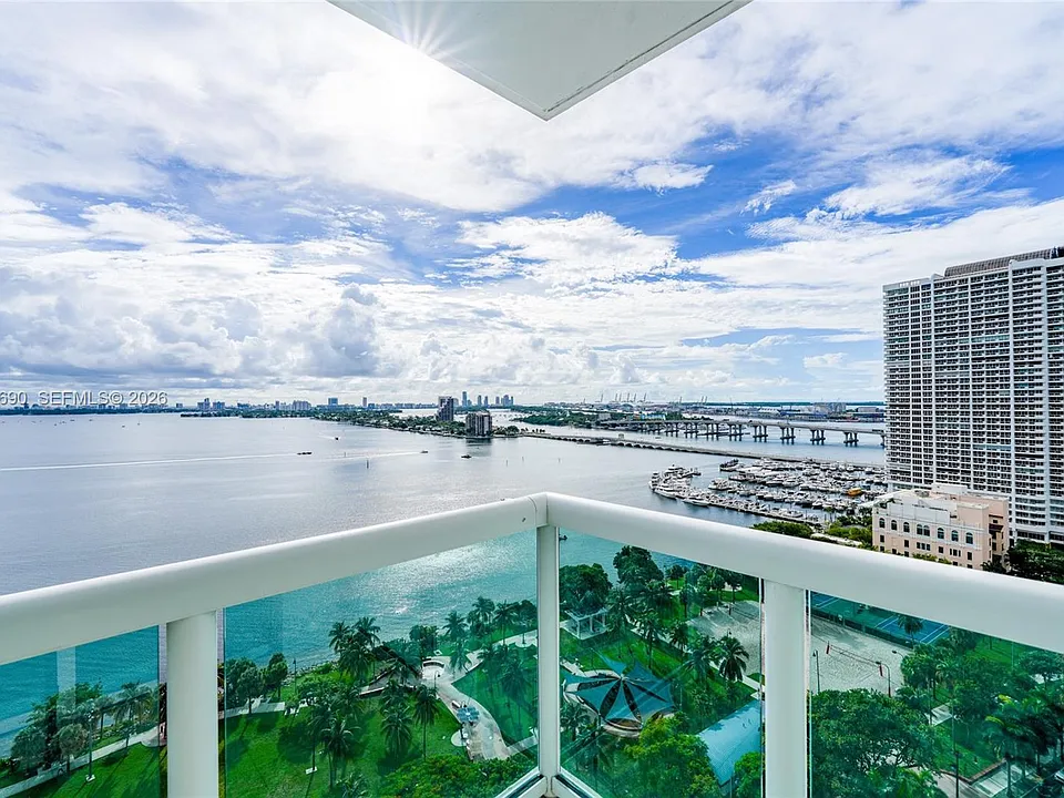 1800 N Bayshore Dr #2103