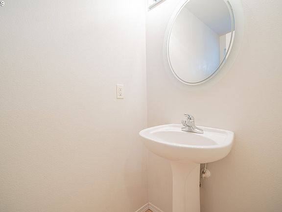 5th image of 2723 NE 96th Way