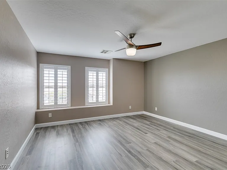1129 Emanuel St — Photo 32