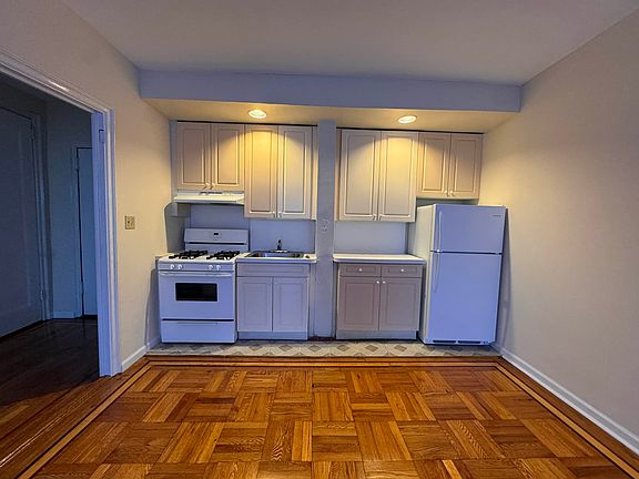 3rd image of 41-00 43rd Ave #5E