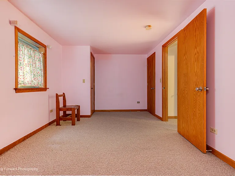 69 N Lambert Rd — Photo 18