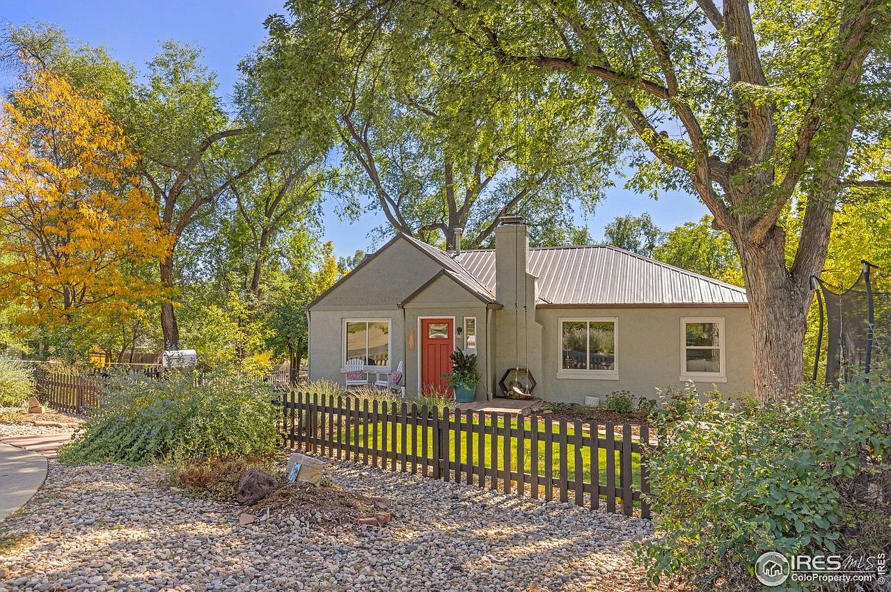 1301 Spruce Ave - Photo 3