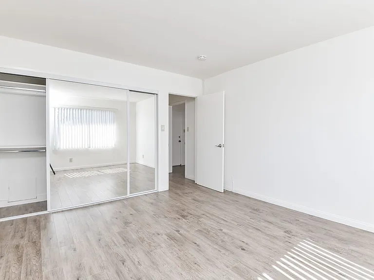 1799 N Hollywood Way — Photo 42