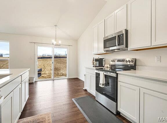 2nd image of 884 Woodbridge Way