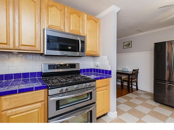 3rd image of 75 Guylyn Dr