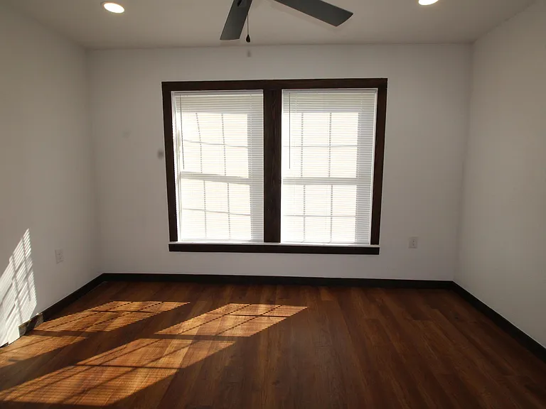 1015 W Kuykendall St — Photo 10