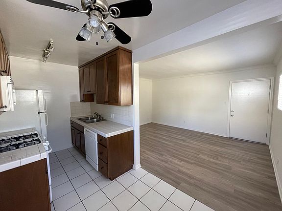4th image of 3753 S Barrington Ave #11