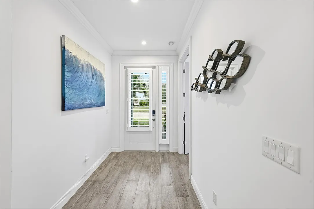 3 bed, 1984 sqft, $10,000 — Photo 2
