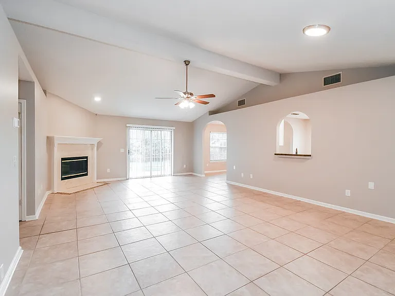 401 Baybrook Dr — Photo 6