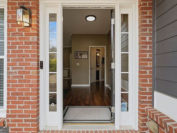 5th image of 51 Newcomb Trce