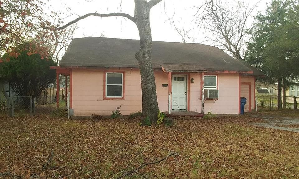 2nd image of 809 N 8th St