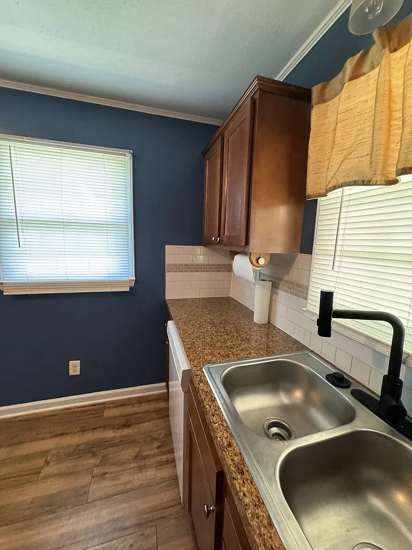 Charming 3 Bedroom, 1 Bathroom Home in Lenoir, NC — Photo 2