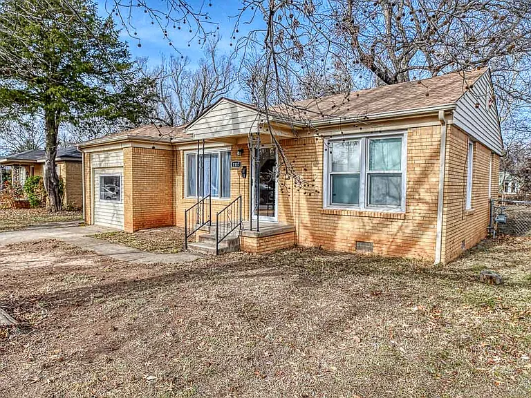 1117 Grover Ln — Photo 14