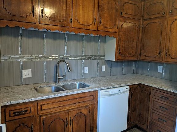 4th image of 2717 S 107th St