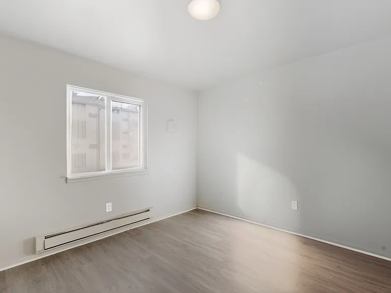 Hubbard Apartments — Photo 28