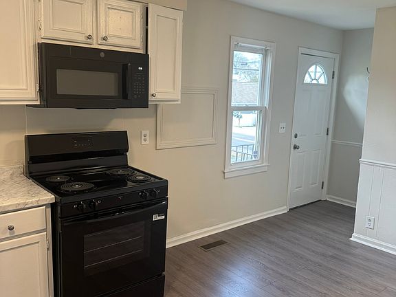2nd image of 2909 Clifton Ave