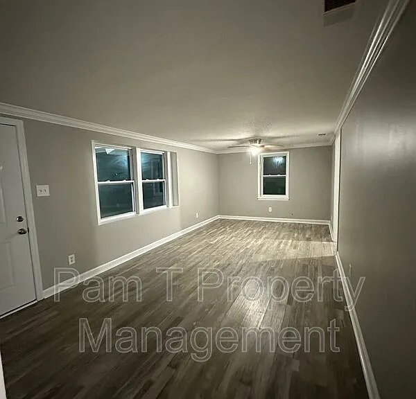 1921 Cowan Ave — Photo 3