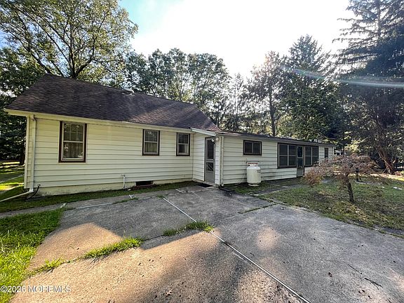 4th image of 351 Chandler Road