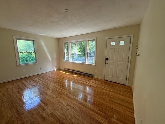 5th image of 110 Logtown Rd