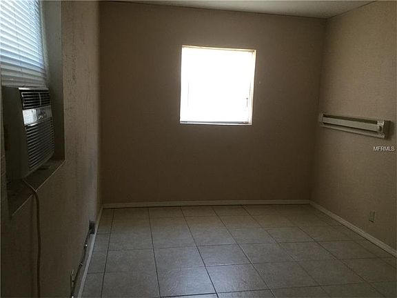 4th image of 1009 E 2nd St APT 6
