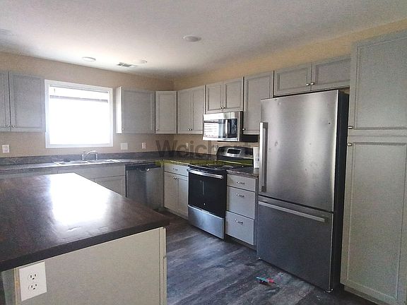 4th image of 821 Vance St