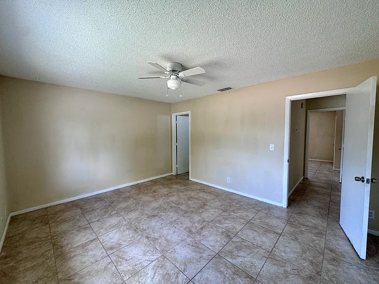 704 Riverside Dr — Photo 18