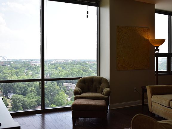 Atlanta is the City of Trees; Watch the Mercedes-Benz rooftop open and close!