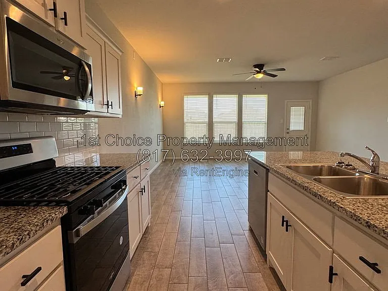912 Rothville Ln — Photo 12