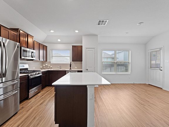 4th image of 6522 Laurencia Pl