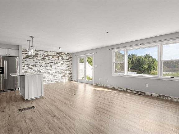 3rd image of 241 Carver Rd APT 7